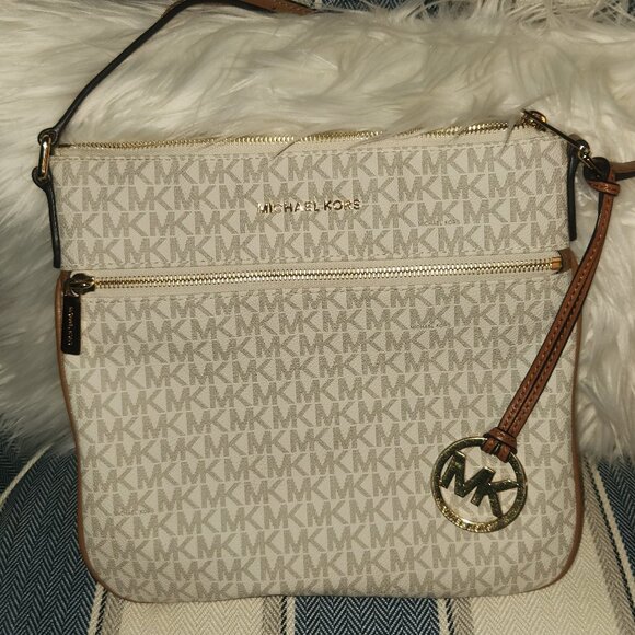 Micheal Kors purse - Picture 1 of 4